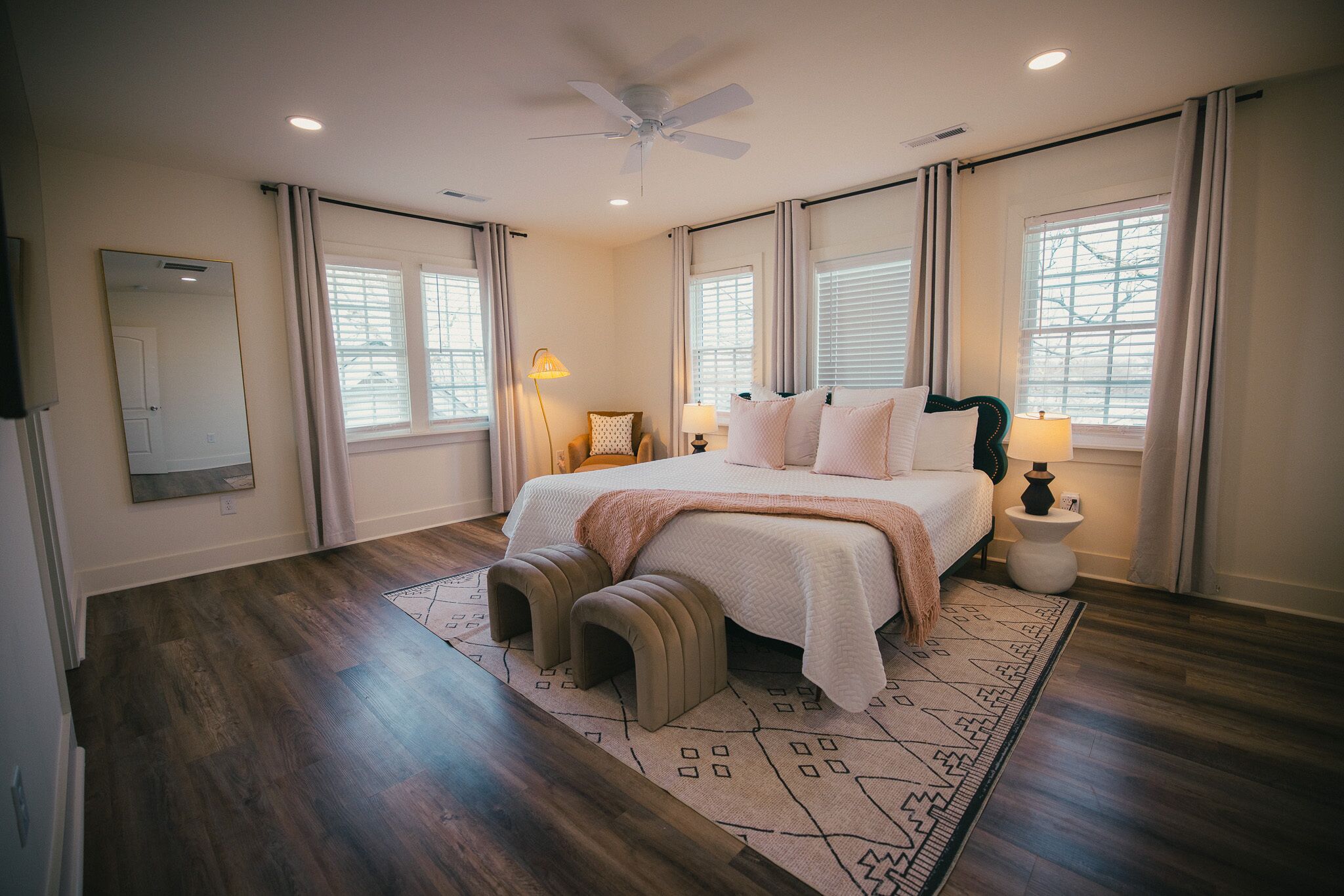 4 chambres, fer et planche à repasser, Wi-Fi gratuit, draps fournis