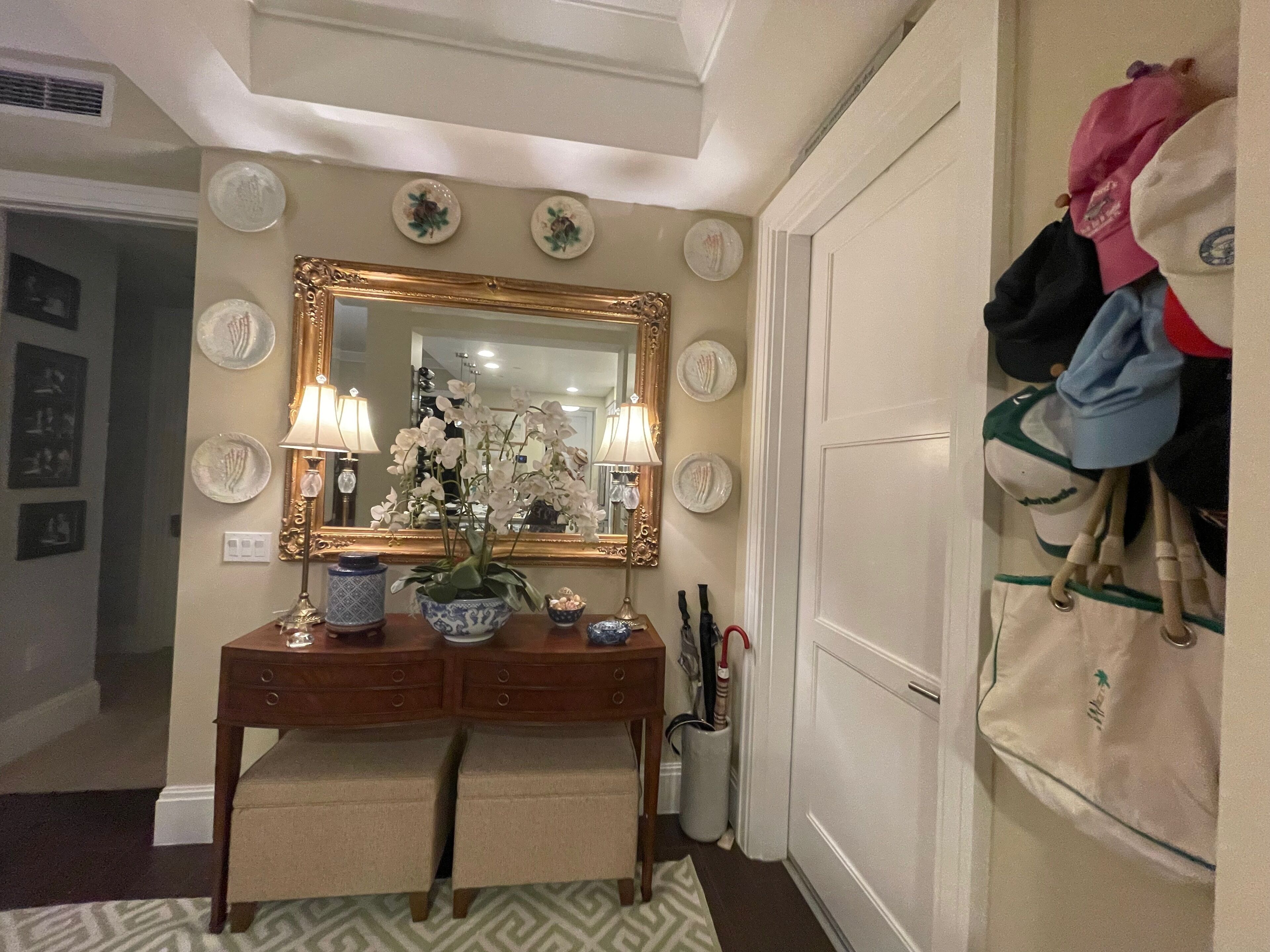 Downtown Old Naples, walk everywhere, condo unit w/elevator & secure garage.