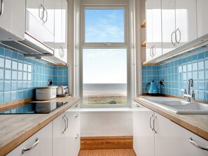 Réfrigérateur, micro-ondes, four