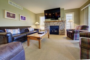Smart TV, fireplace