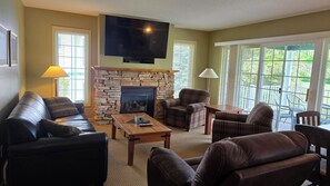 Smart TV, fireplace