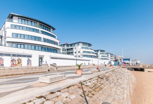 Eco Beach Front Apartment with Secure Parking