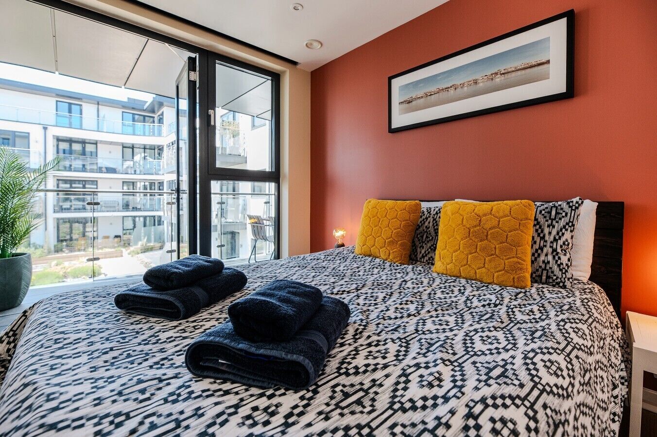 2 bedrooms, desk, iron/ironing board, WiFi