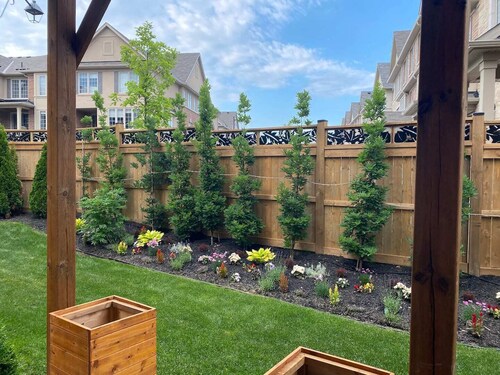 Private One bedroom Suite. B and B on main floor