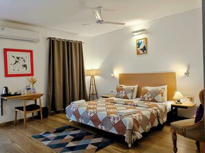 Premium bedding, individually decorated, individually furnished, desk - Hotel Plaza Inn by Rio (Calangute)