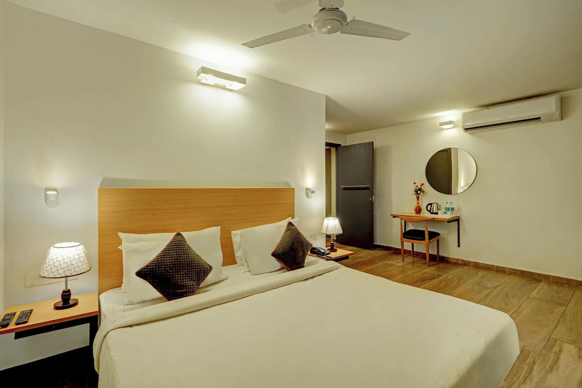 Family Room | Premium bedding, individually decorated, individually furnished, desk
