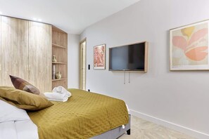 Unclassified image, 2 of 14, button