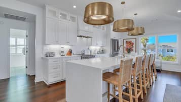 House, Multiple Beds (Beechwood) | Private kitchen