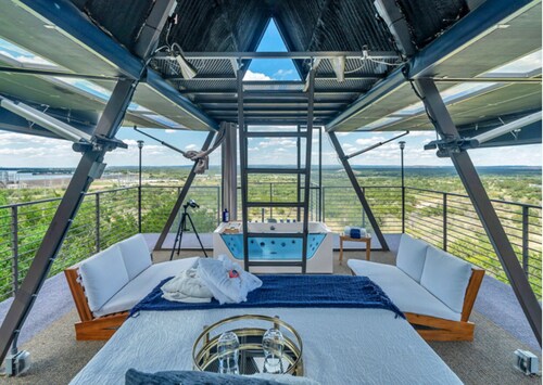 Retreat on the Hill: Wings - A Frame w/ Epic Views