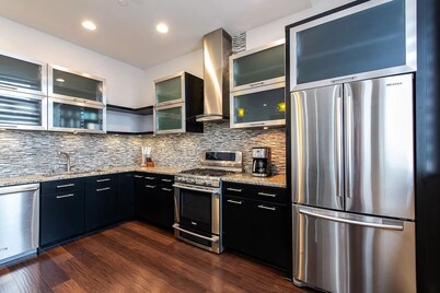 Luxe Louisville Condo! King BR~1 Block from YUM Center