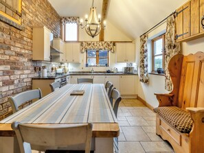 Dining - 2 bedroom accommodation in Leighton, near Shrewsbury (Leighton, near Shrewsbury)