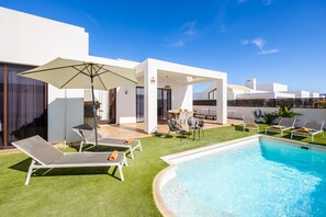 A heated pool - Villa Cindy - Three Bedroom Villa, Sleeps 6 (Playa Blanca)
