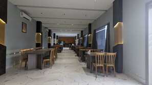 Restaurant - PARTH KING BEACH RESORT (Kanthi)