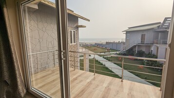 尊荣双人房 | 隔音、床单