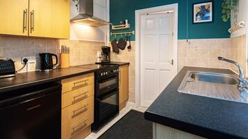 Fridge, microwave, oven, coffee/tea maker