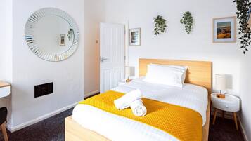 3 bedrooms, iron/ironing board, WiFi, bed sheets