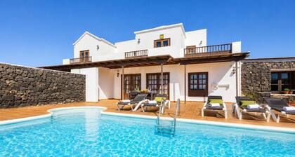 Villa Salar - Three Bedroom Villa, Sleeps 6