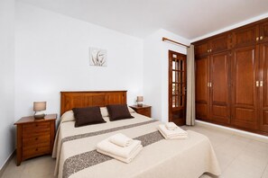 3 habitaciones, tabla de planchar con plancha, cuna de viaje y wifi
