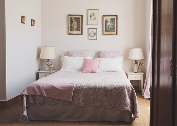 15 chambres, fer et planche à repasser, Wi-Fi gratuit, draps fournis