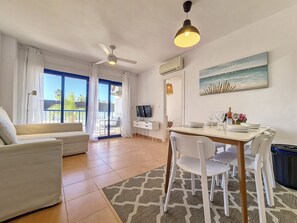 Smart TV - Sea View apartment, Pool, Parking and Wi-Fi (Playa Honda)