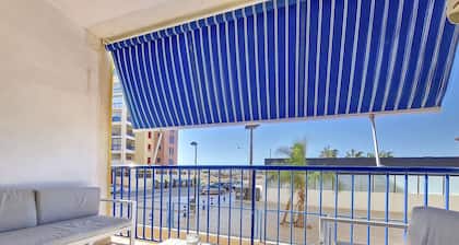 Sea View apartment, Pool, Parking and Wi-Fi