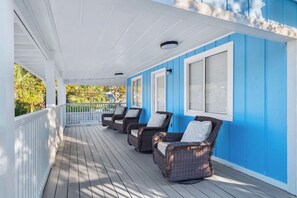 Terrace/patio - HOT TUB! + Fire Pit + Beach Access + Putting Green (Panama City Beach)