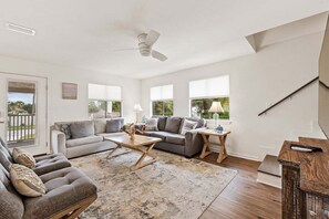 TV - HOT TUB! + Fire Pit + Beach Access + Putting Green (Panama City Beach)