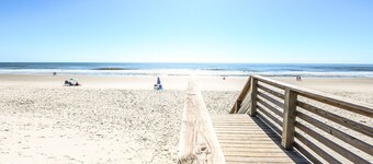 Ocean front 2 bedroom / 2 bathroom condo. Sleeps 6. Elevator/pool/grill.