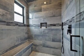 Ferienhaus, Mehrere Betten, Poolzugang (211 Garrison Rd) | Badezimmer | Handtücher