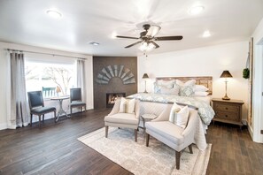 7 bedrooms, individually decorated, individually furnished, free WiFi - Behrends Family Homestead (Harper)