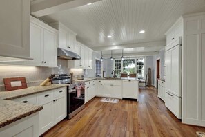 Maison, plusieurs lits, patio (3503 RM 2721- Main) | Cuisine privée