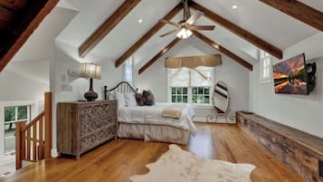 Talo, useita sänkyjä, patio (3503 RM 2721- Combo) | 6 makuuhuonetta, yksilöllisesti sisustettu, yksilöllisesti kalustettu