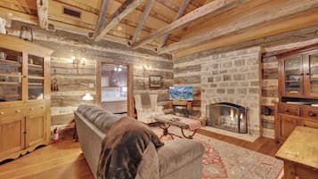 House, Multiple Beds, Patio (3503 RM 2721- Combo) | Interior