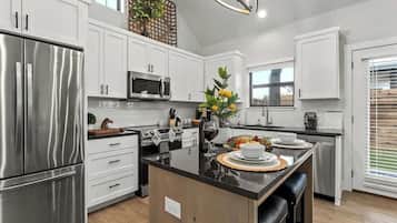 Condo, 1 King Bed, Hot Tub (930 S Eagle B2 #201) | Private kitchen | Coffee/tea maker, electric kettle