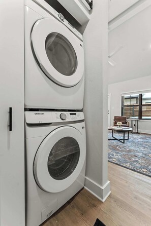 Appartamento, 1 letto king, idromassaggio (930 S Eagle B2 #201) | Interni