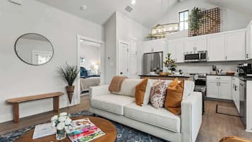 Condo, 1 King Bed, Hot Tub (930 S Eagle B2 #201) | Living area