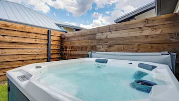 Baignoire à remous extérieure