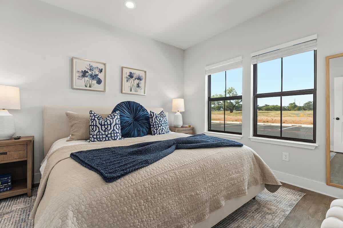 Condo, 1 très grand lit, baignoire à remous (930 S Eagle B2 #201) | 1 chambre, décor unique, ameublement unique