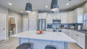 Condo, Multiple Beds, Hot Tub, City View (807 E Hwy St #103) | Private kitchen | Fridge, microwave, oven, stovetop