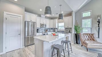 Condo, Multiple Beds, Hot Tub, City View (807 E Hwy St #103) | Private kitchen | Coffee/tea maker, electric kettle, toaster