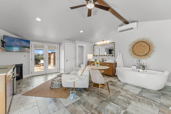 House, 1 King Bed, Hot Tub | Bathroom | Designer toiletries, towels, toilet paper