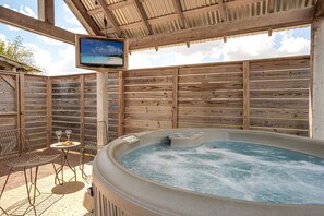 House, 1 King Bed, Hot Tub | Property grounds