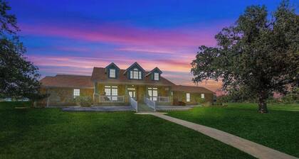 The KK Ranch-private Pool-hill Country Bliss