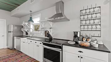 Rumah, Beberapa Tempat Tidur, hot tub | Dapur pribadi | Lemari es, microwave, oven, dan kompor