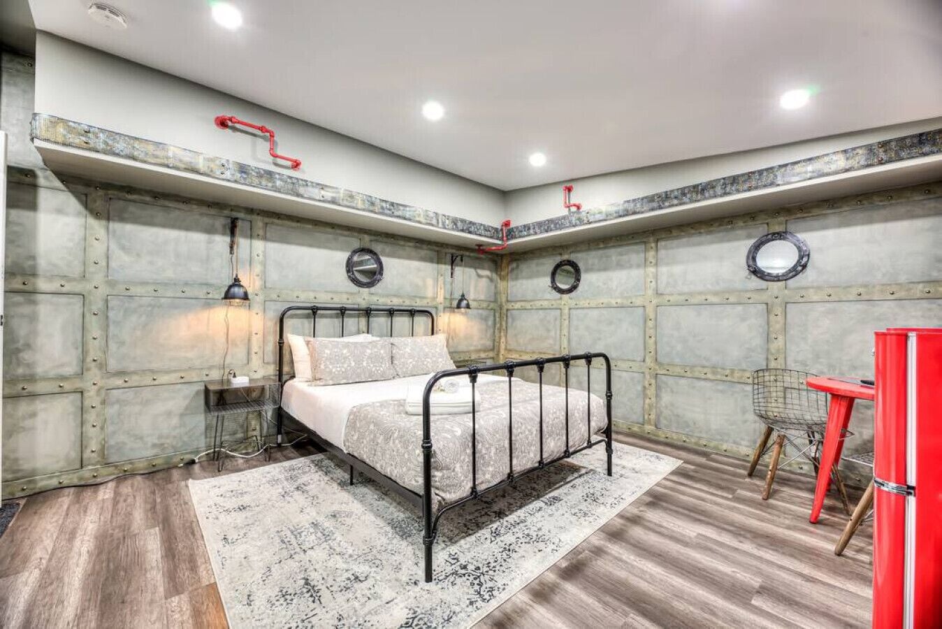 Desk, iron/ironing board, travel cot, free WiFi