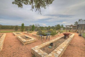 Outdoor dining - Blakey at Sunset Valley Ranch (Fredericksburg)