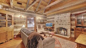 House, 1 King Bed, Patio (3503 RM 2721- Blakey) | Interior