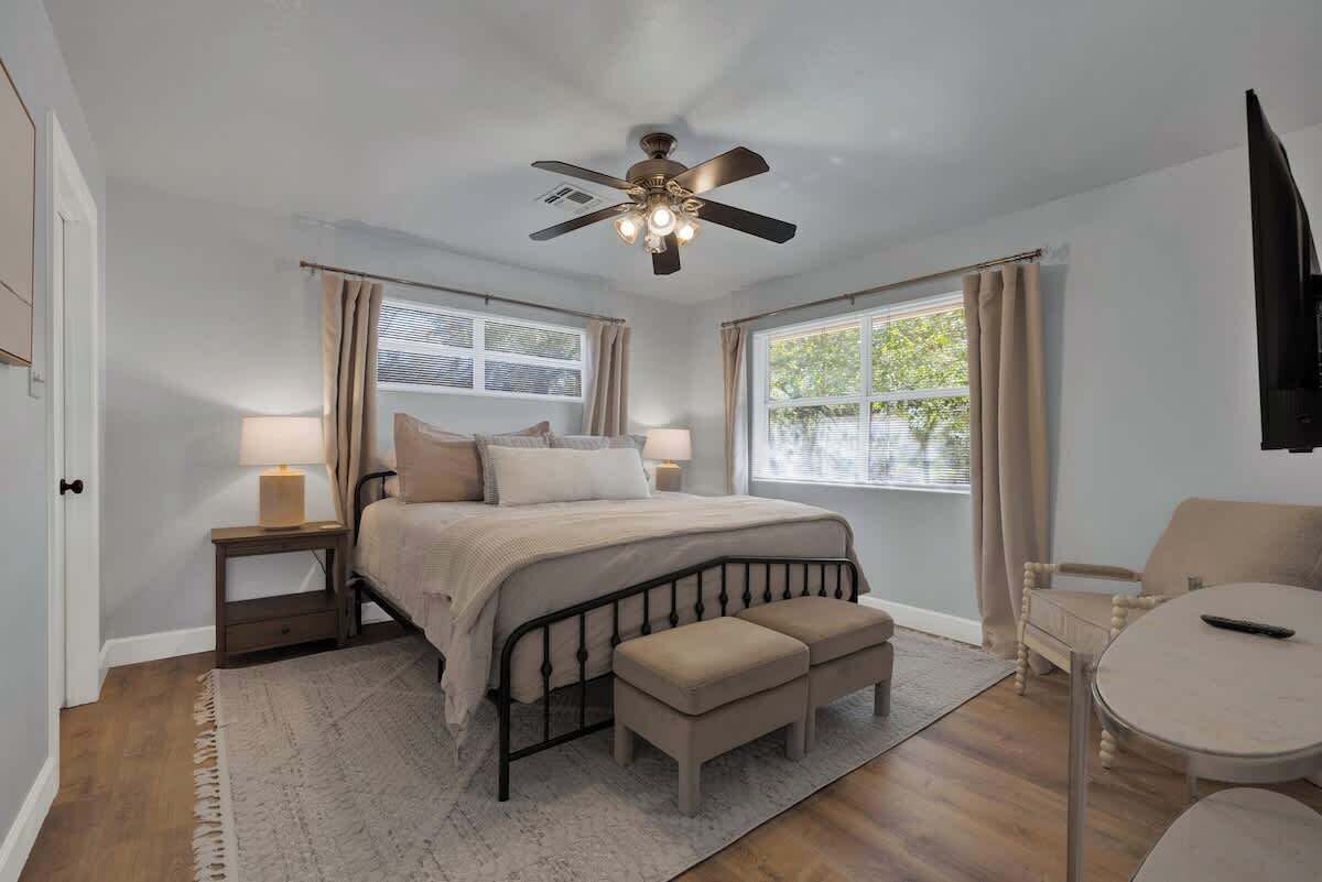 1 habitación, decoración personalizada y muebles diferentes 