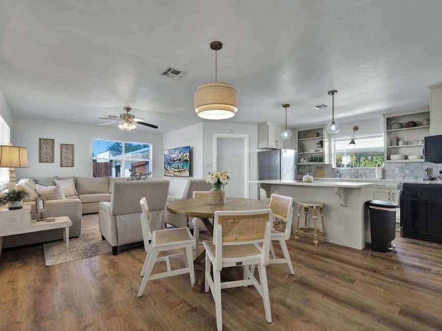 House, 1 Queen Bed, Hot Tub (147 Weitz Rd.) | Living area