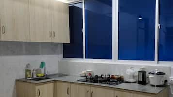 Refrigerador, microondas, tetera/pava eléctrica